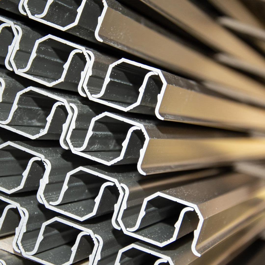 Aluminium-Klemmprofile, gestapelt